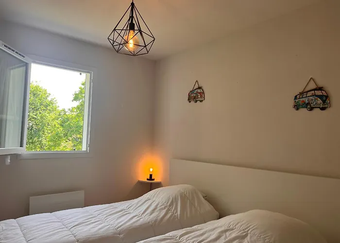 Appartement Avec Terrasse Et Piscine, Proche Plage D\'Erromardie, Saint Jean De Luz - Fr-1-239-932