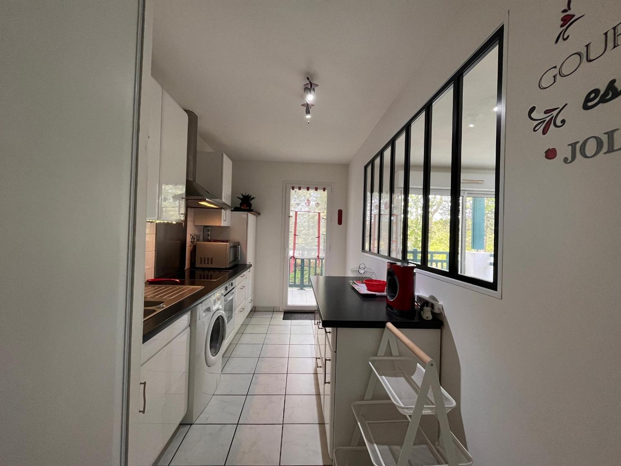Appartement Avec Terrasse Et Piscine, Proche D'erromardie, Jean De Luz - Fr-1-239-932