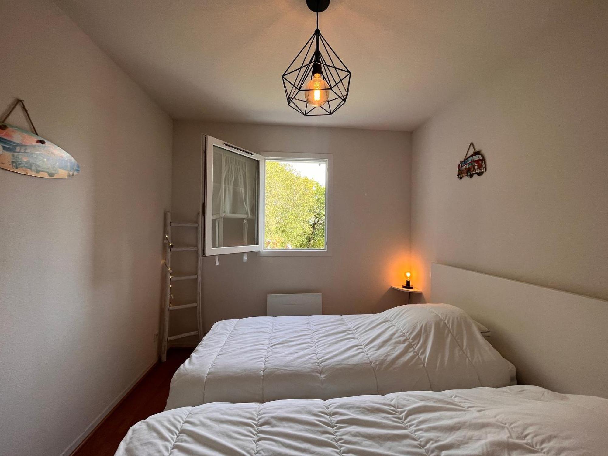 Appartement Avec Terrasse Et Piscine, Proche D'erromardie, Jean De Luz - Fr-1-239-932